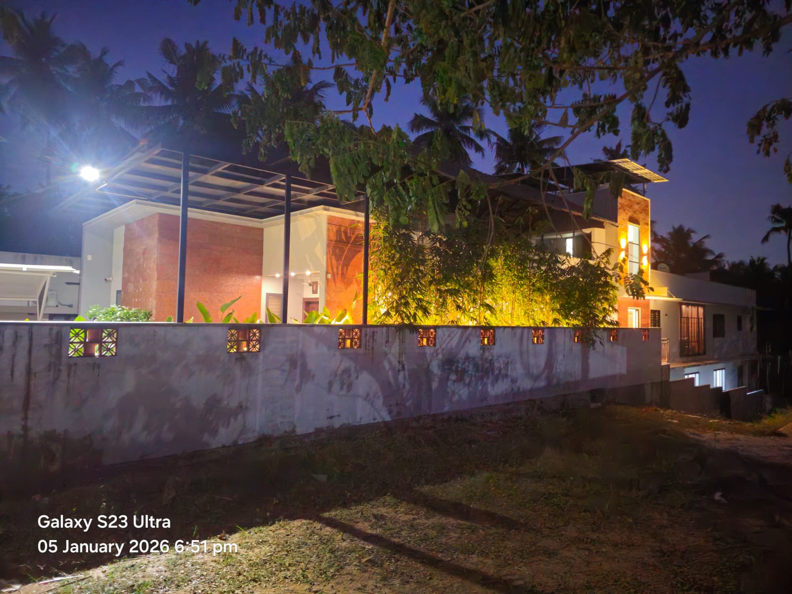 Outside View — photo 4