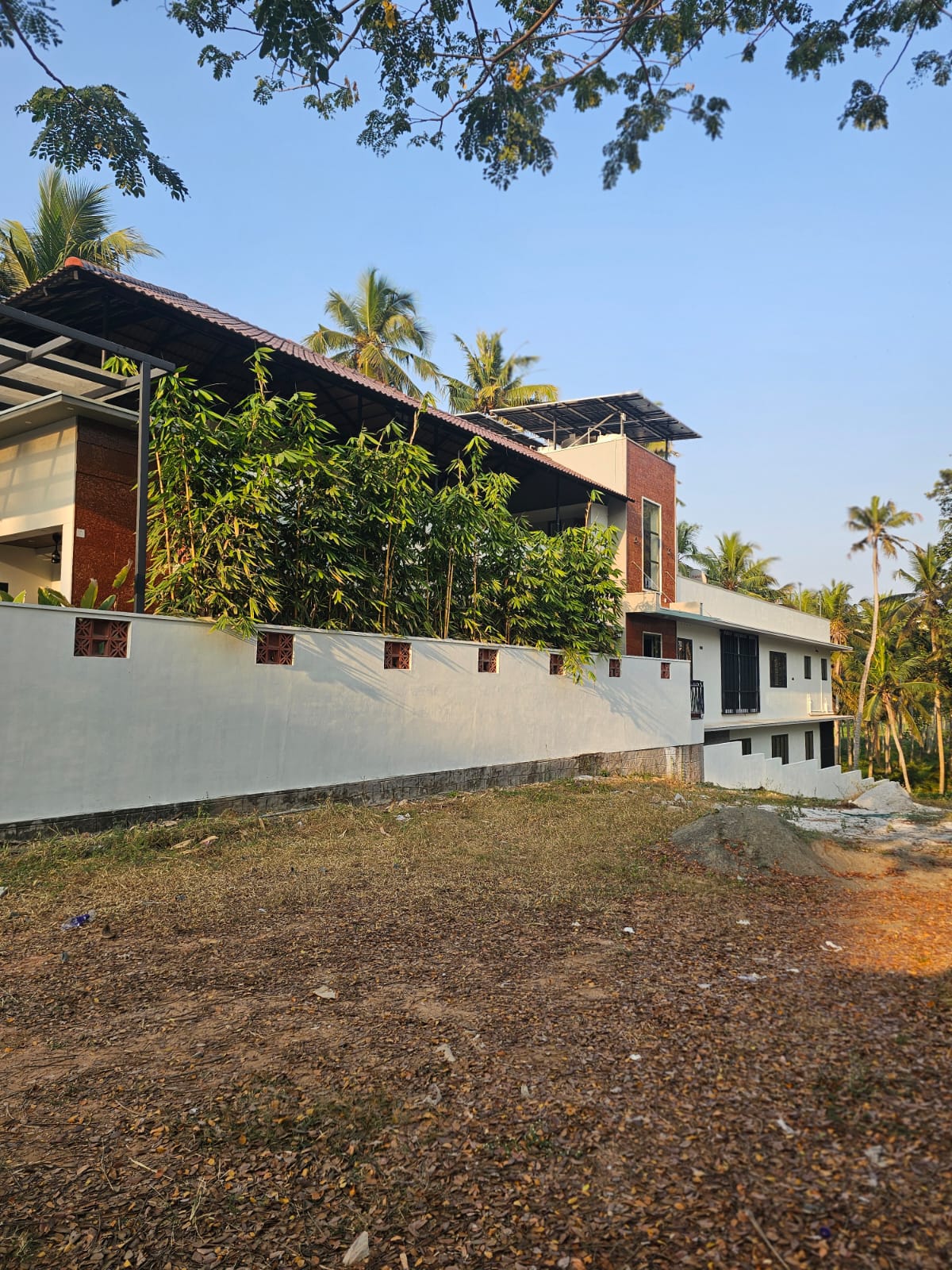 Outside View — photo 10